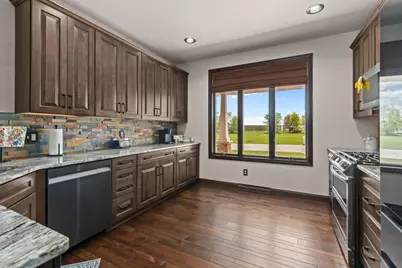 5770 W Natures Ln, Grand Chute, WI 54914 - Photo 18