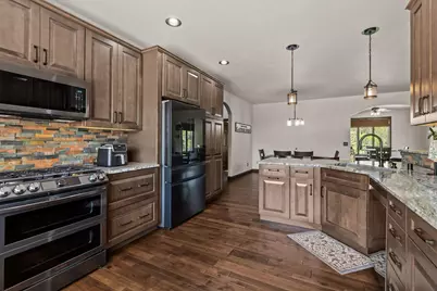 5770 W Natures Ln, Grand Chute, WI 54914 - Photo 14