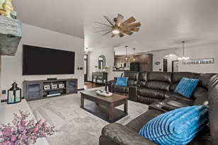 5770 W Natures Ln, Grand Chute, WI 54914 - Photo 10
