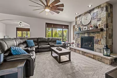 5770 W Natures Ln, Grand Chute, WI 54914 - Photo 8