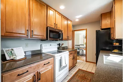 13935 W Thomas Dr, New Berlin, WI 53151 - Photo 12