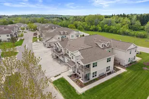 n17w26495 Meadowgrass Cir, Pewaukee, WI 53072 - Photo 18