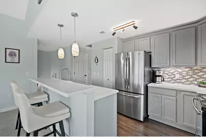 N17W26495  Meadowgrass Cir #B, Pewaukee, WI 53072 - Photo 2