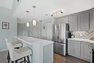 n17w26495 Meadowgrass Cir, Pewaukee, WI 53072 - Photo 2
