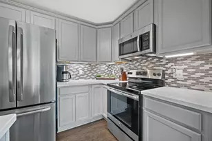 n17w26495 Meadowgrass Cir, Pewaukee, WI 53072 - Photo 6