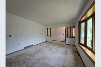 6730  Manchester Dr, Greendale, WI 53129 - Photo 12