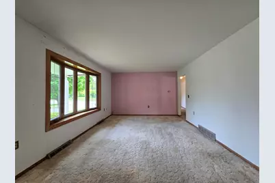 6730  Manchester Dr, Greendale, WI 53129 - Photo 10