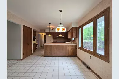 6730  Manchester Dr, Greendale, WI 53129 - Photo 8