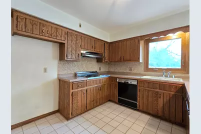 6730  Manchester Dr, Greendale, WI 53129 - Photo 4