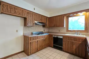 6730 Manchester Dr, Greendale, WI 53129 - Photo 4