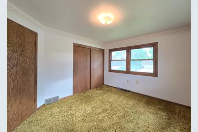 6730  Manchester Dr, Greendale, WI 53129 - Photo 24