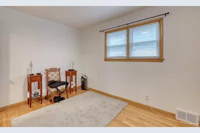 8508 W Keefe Ave, Milwaukee, WI 53222 - Photo 10