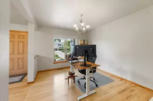 W273N2420 Arlington Ct, Pewaukee, WI 53072 - Photo 18