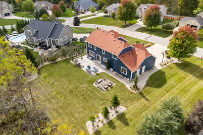 W273N2420  Arlington Ct, Pewaukee, WI 53072 - Photo 48