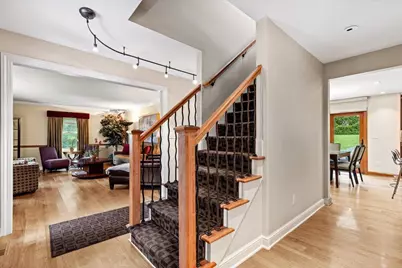 800  Sweetbriar Ct, Waukesha, WI 53186 - Photo 6