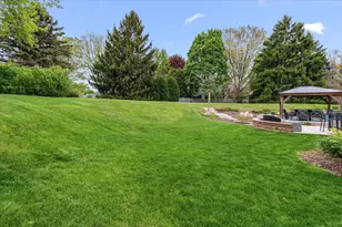 800 Sweetbriar Ct, Waukesha, WI 53186 - Photo 4