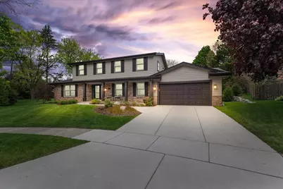 800  Sweetbriar Ct, Waukesha, WI 53186 - Photo 2