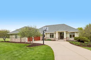W287N990 Bedouin Ct, Delafield, WI 53188 - Photo 1