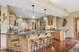 W287N990 Bedouin Ct, Delafield, WI 53188 - Photo 18