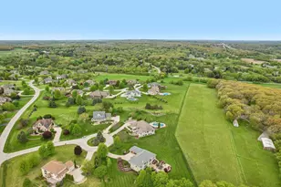 W287N990 Bedouin Ct, Delafield, WI 53188 - Photo 68