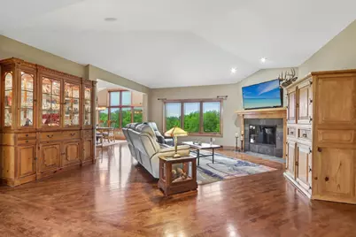 W287N990  Bedouin Ct, Delafield, WI 53188 - Photo 8