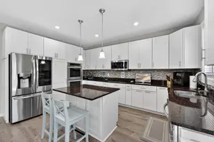 2726 Avalon Ct, Racine, WI 53406 - Photo 8