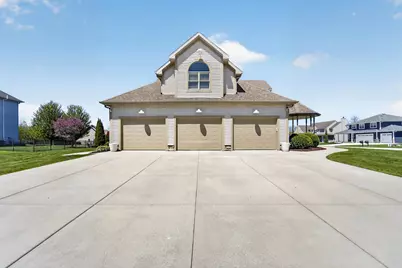 2726  Avalon Ct, Racine, WI 53406 - Photo 2