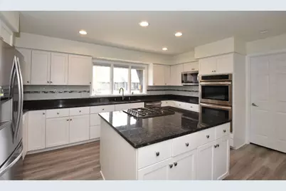 41 E Campus Ct, Racine, WI 53402 - Photo 8