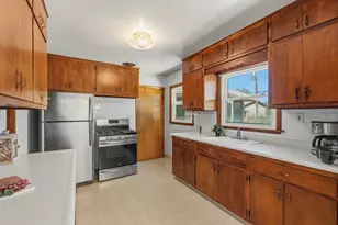 2922 S 102nd St, West Allis, WI 53227 - Photo 8