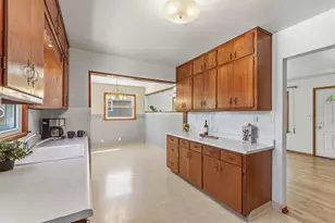 2922 S 102nd St, West Allis, WI 53227 - Photo 10