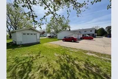 1012  Meadow St, Watertown, WI 53094 - Photo 4