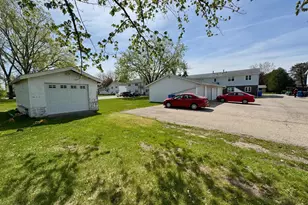 1012 Meadow St, Watertown, WI 53094 - Photo 4