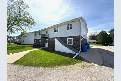 1012  Meadow St, Watertown, WI 53094 - Photo 2