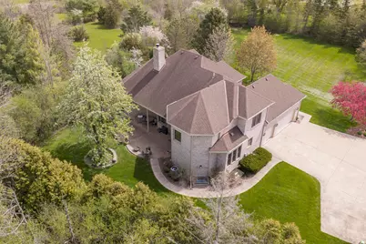 10935 N Oriole Ln, Mequon, WI 53092 - Photo 8