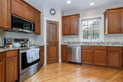 10935 N Oriole Ln, Mequon, WI 53092 - Photo 14