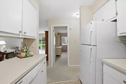 4075 S 84th St #4, Greenfield, WI 53228 - Photo 8