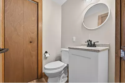 102 N Jefferson St, Racine, WI 53185 - Photo 12