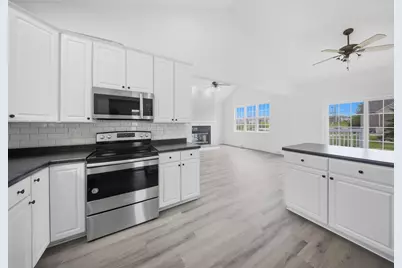N56W18034  Evergreen Ln, Menomonee Falls, WI 53051 - Photo 8