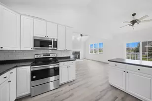 N56W18034 Evergreen Ln, Menomonee Falls, WI 53051 - Photo 8