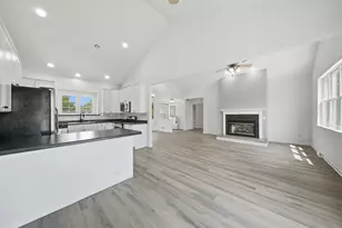 N56W18034 Evergreen Ln, Menomonee Falls, WI 53051 - Photo 6