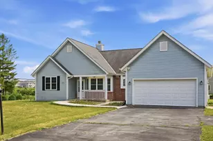 N56W18034 Evergreen Ln, Menomonee Falls, WI 53051 - Photo 2