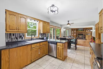 W169N9873  Nigbor Dr, Germantown, WI 53022 - Photo 8