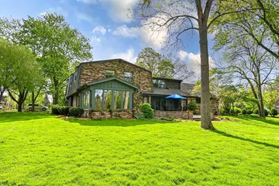 805  Lone Tree Rd, Elm Grove, WI 53122 - Photo 12