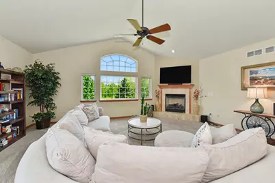2307  Silver Fox Ct, Waukesha, WI 53188 - Photo 10
