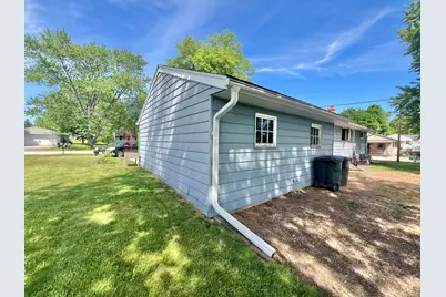 8802 S 79th St, Franklin, WI 53132 - Photo 14