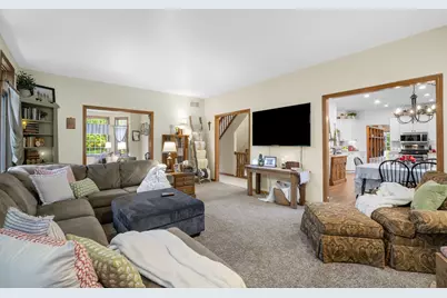 5429 W Yale Dr, Franklin, WI 53132 - Photo 8