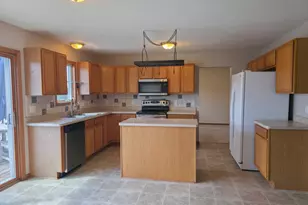 1411 Wedgewood Dr, Watertown, WI 53098 - Photo 14