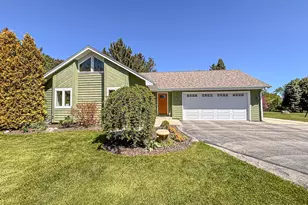 S50W30750 Walnut St, Genesee, WI 53149 - Photo 2