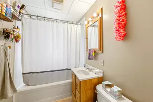 1671 N Marshall St, Milwaukee, WI 53202 - Photo 8