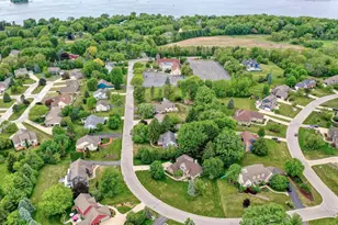 N27W26292 Crestview Dr, Pewaukee, WI 53072 - Photo 6